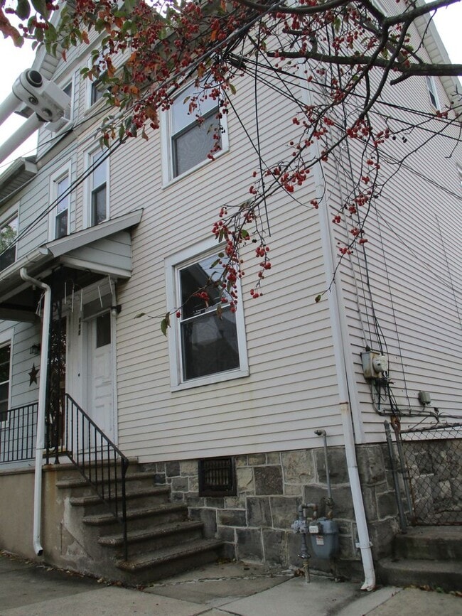 Photo - Completely remodeled, spacious Twin Attached home with private backyard - $2,100