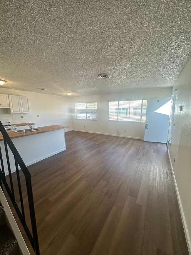 Photo - Zanetta Dr. (3057) Unit B