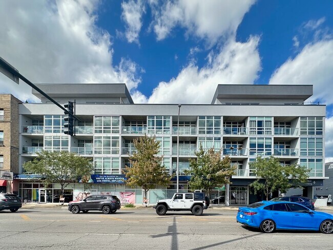 Building Photo - 1610 W Fullerton Ave Rental