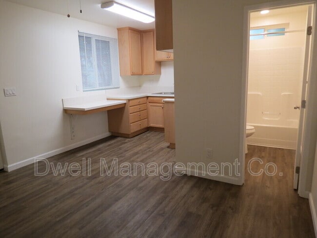 Photo - 4545 1/2 Upland St