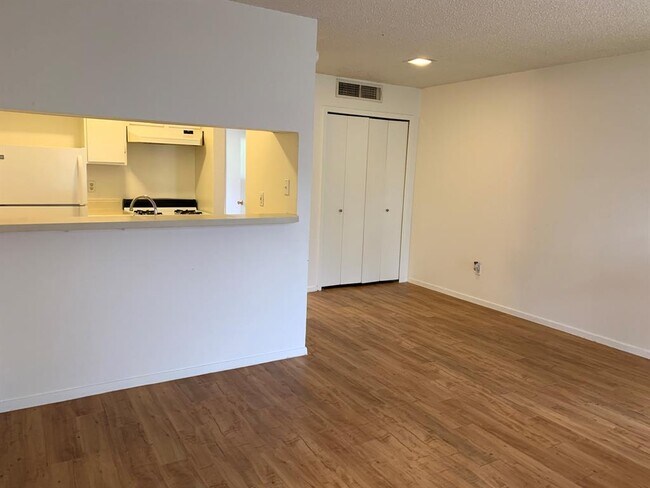 Photo - 10810 Newmont Rd Unidad 7