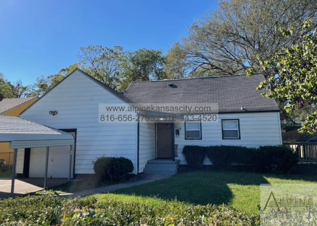 Building Photo - Midtown Home, Garage & Carport