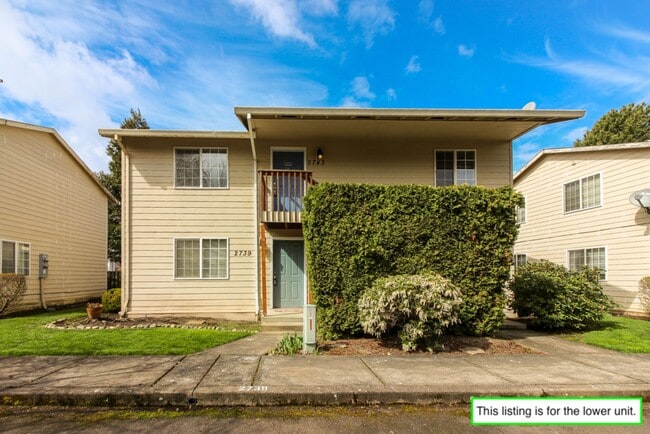 Building Photo - 2739 SW Jasmine Pl