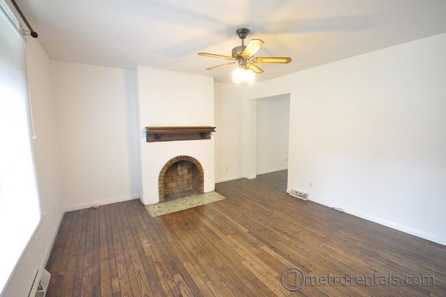 living room - 2179 Summit St