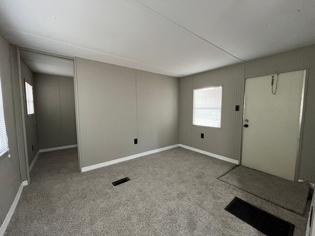 Photo - 2/1 Super Cute Newly Remodeled