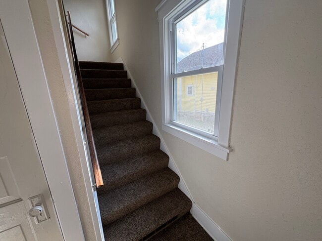 Photo - 137 W Newhall Ave Unit Upper