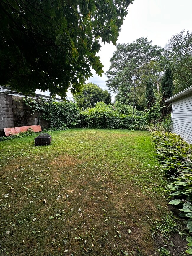Photo - 923 W 2nd St
