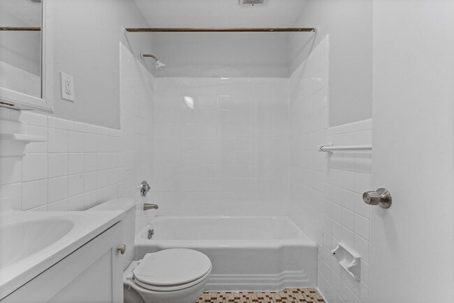 Photo - 580 Cummins Hwy Unit 16