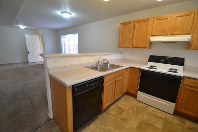 Photo - Corner 3 bed, 2.5 Bath Townhome in Distric...