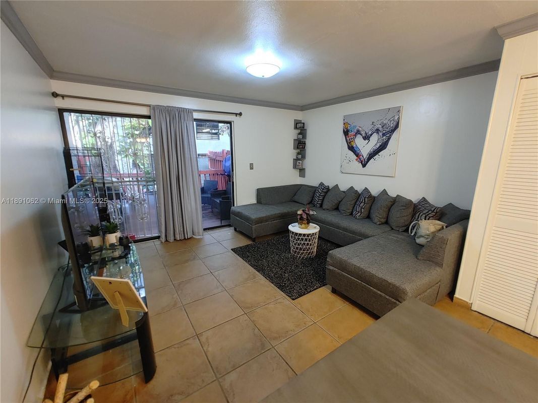 Photo - 1901 NW S River Dr