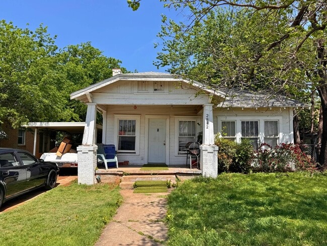 Building Photo - Spacious 2 bed, 1 bath home in Highland!