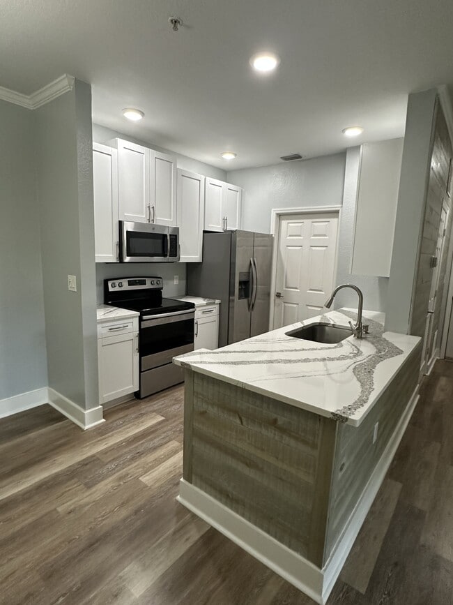 Photo - 10123 Courtney Palms Blvd Unit 10123 Courtney Palms