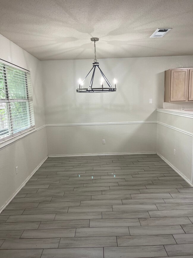 Photo - 1819 Winchester Dr