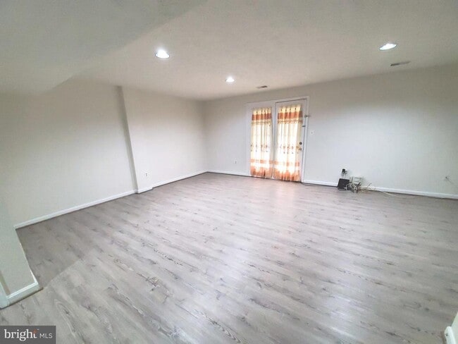 Photo - 7495 Digby Grn