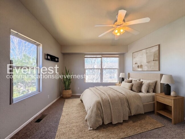 2040 Oakcrest Cir