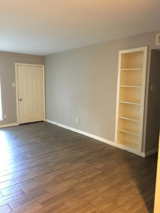 Photo - 5625 Antoine Dr Unit 1005