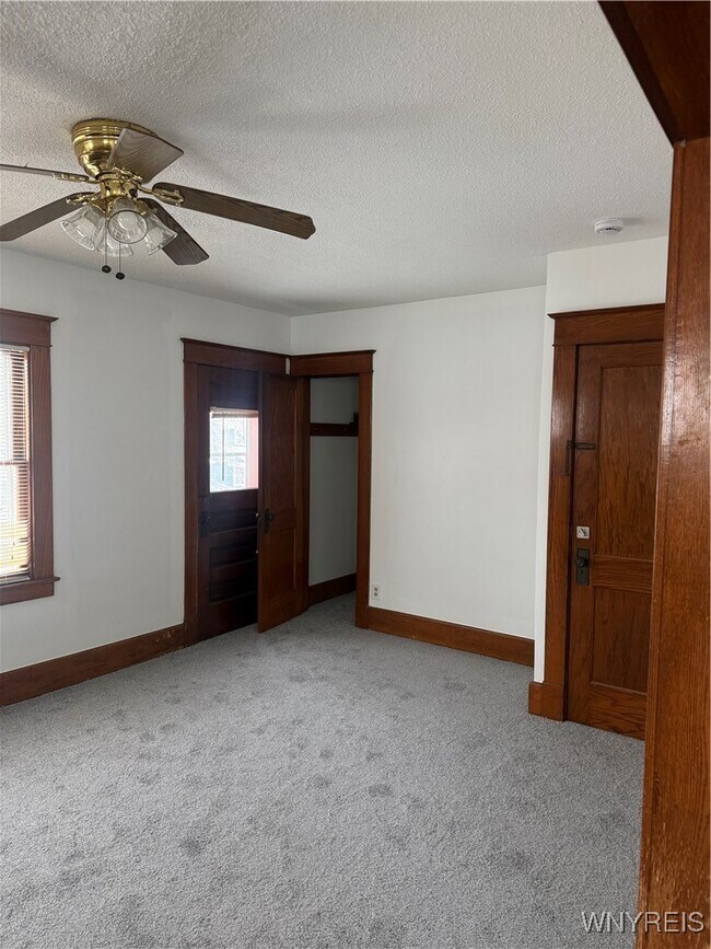 Photo - 84 W Hazeltine Ave