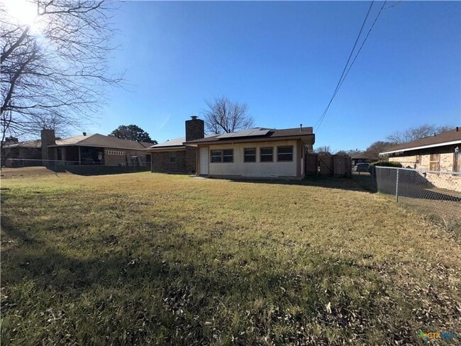 Photo - Spacious 3 Bedroom Home with Sunroom & Large Backyard