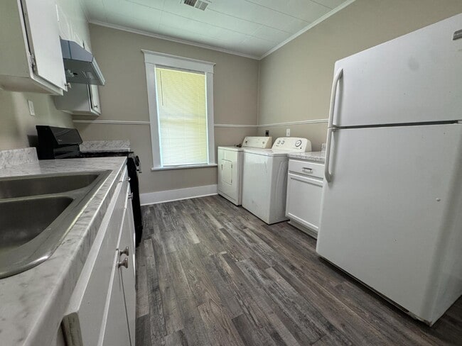 Photo - 978 Leath St