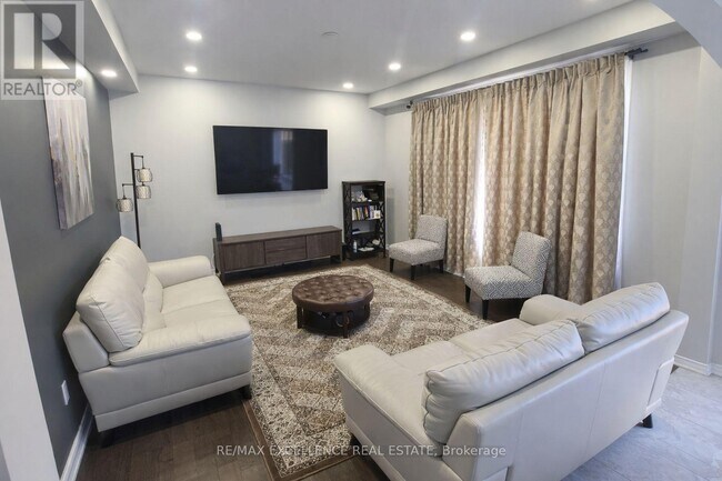 Photo - 45 Queen Mary Blvd