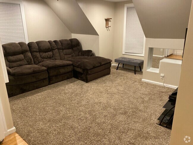 Building Photo - 12 Bunnell Plz Unit Upstairs /Furnished Rental