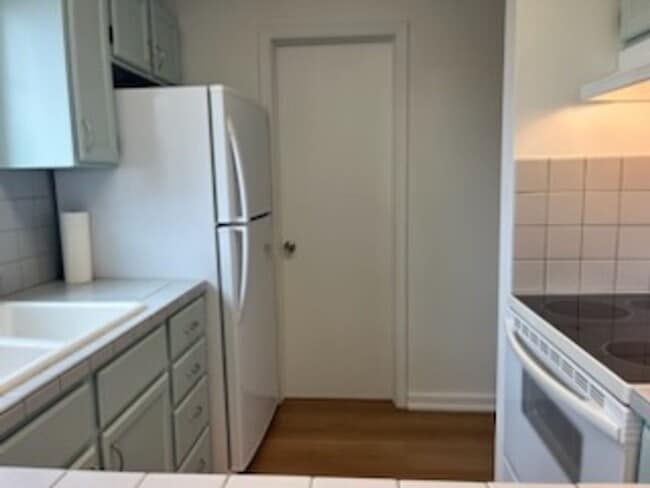 Photo - **Bright & Updated 2-Bedroom Condo with Water View in Friday Harbor!** Unit 201