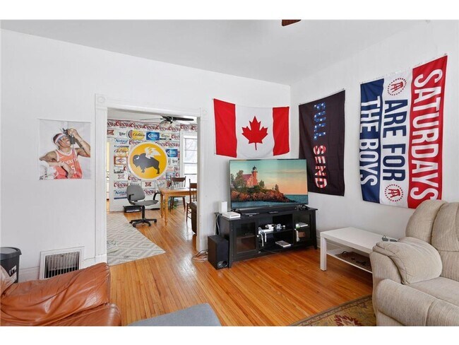 Photo - 1983/1985 Iglehart Avenue Unidad 1983