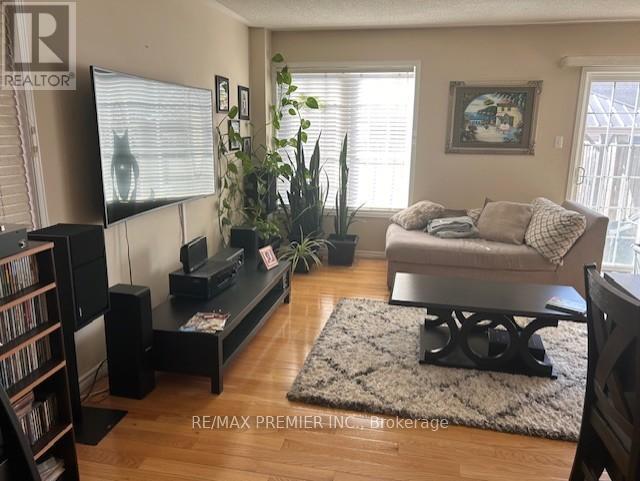 Photo - 111 Crystalview Crescent