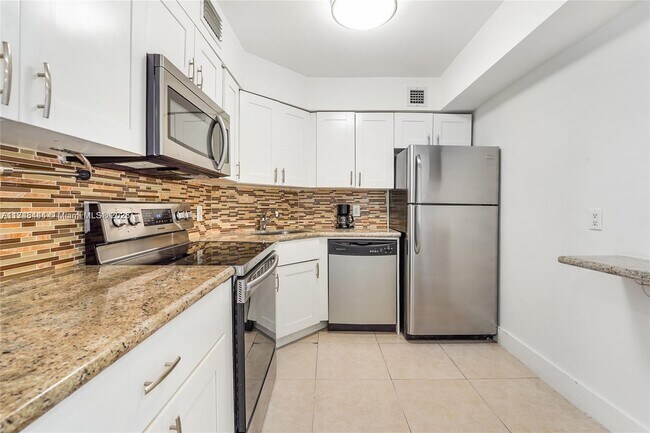 Photo - 5225 Collins Ave Unit 410