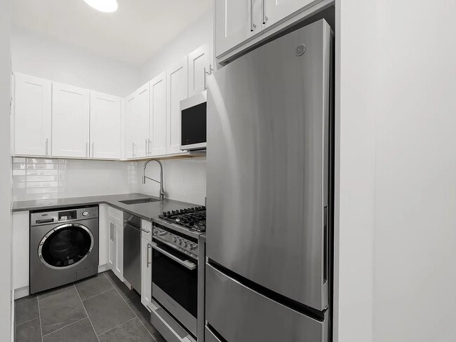 Photo - 122 W 80th St