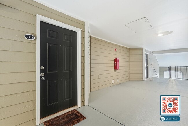 Building Photo - Beautiful Top-Floor Condo in the Heart of Bluffton - $500 Move In Special