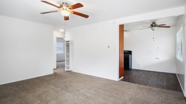Building Photo - 4447 Mentone St Unit 4447 1/2