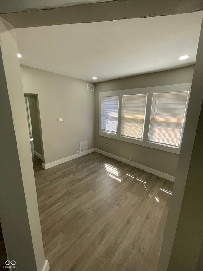 Photo - 321 E 31st St