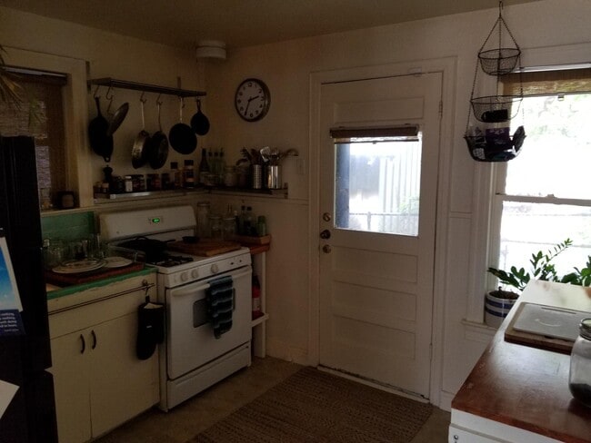 Photo - 708 W 8th St