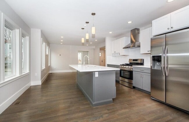 Building Photo - 491 Ashmont St Unit #1
