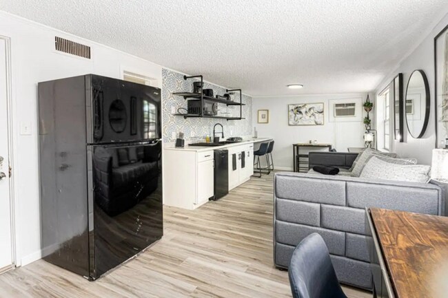 Photo - 1214 N Pine Hills Rd Unit 2