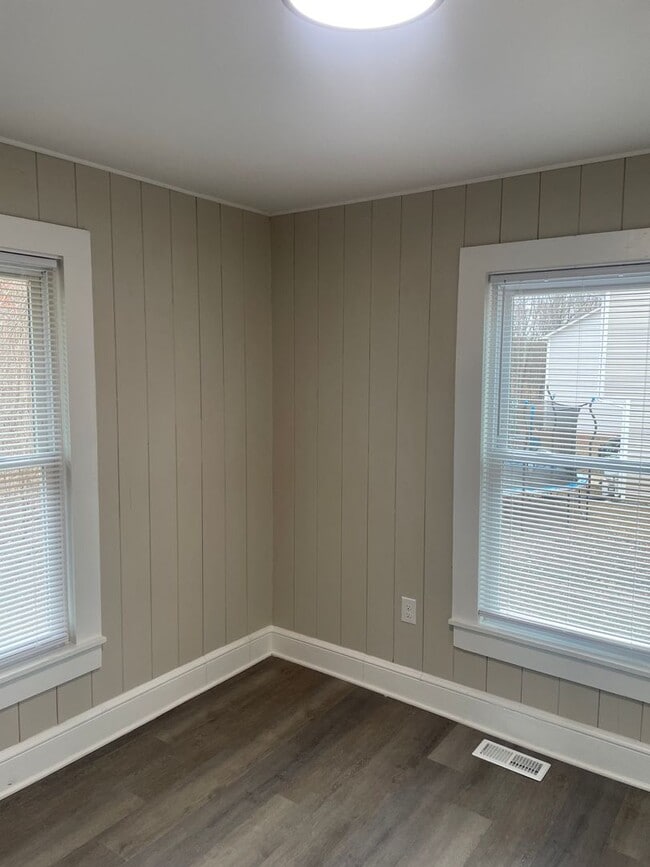 Photo - 4891 Doris St