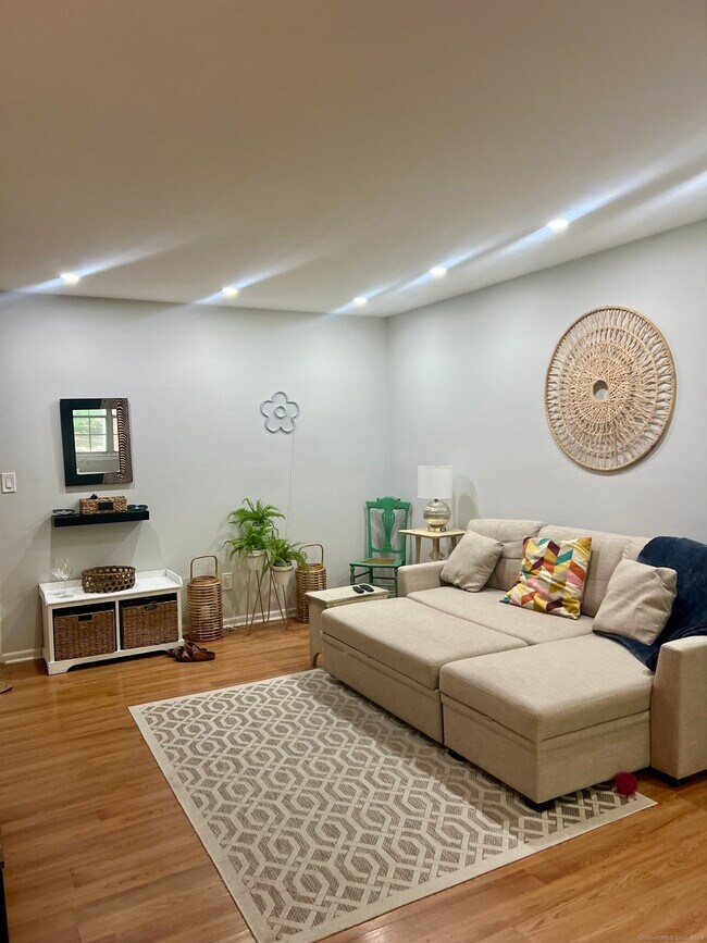 1000 Knapps Hwy Unidad APT 7 Fairfield, CT