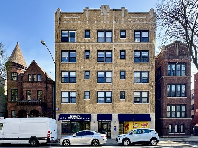Building Photo - 716 W Belmont Ave Rental