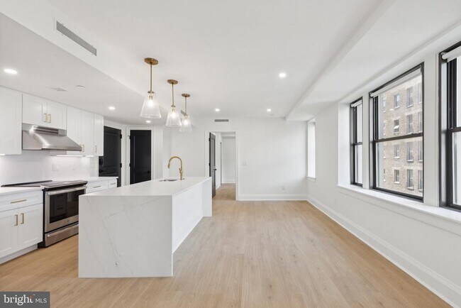 Building Photo - 135 S 19th St Unit 406 Rental