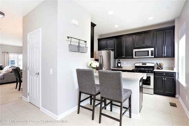 Photo - 137 Beacon Ln