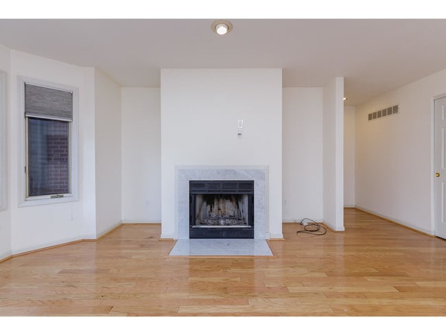 Photo - 5600 Waterman Blvd Unit 7