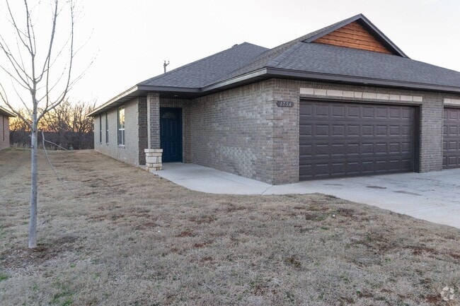 Building Photo - 3-Bed, 2-Bath Duplex with Waterway Views -... Rental