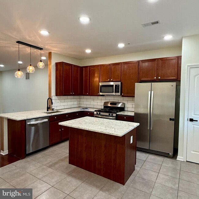 Photo - 153 Mercer Ct