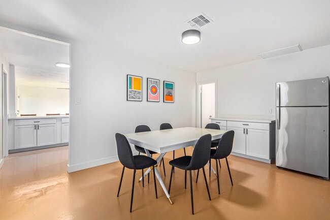 Photo - 6201 W Indianola Ave