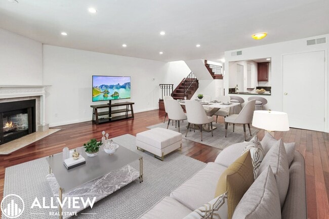 Building Photo - Beautifully Upgraded 2-Bed, 3-Bath Townhou... Rental