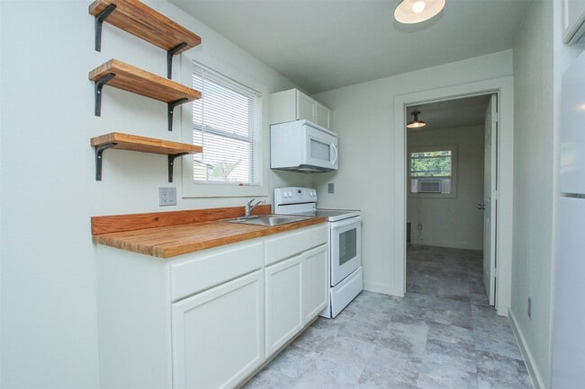 Building Photo - 505 E 32nd St Unit 1