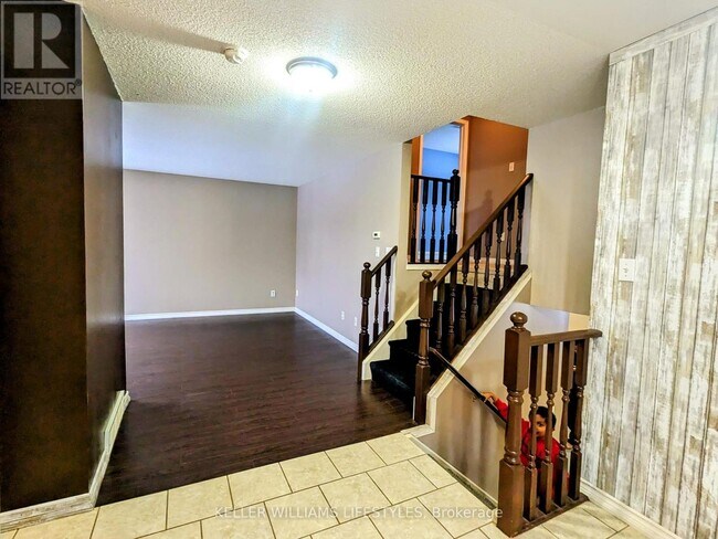 Photo - 582 Talltree Crescent