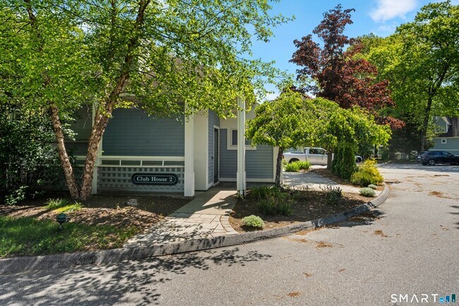 2124 Old Pond Ln
