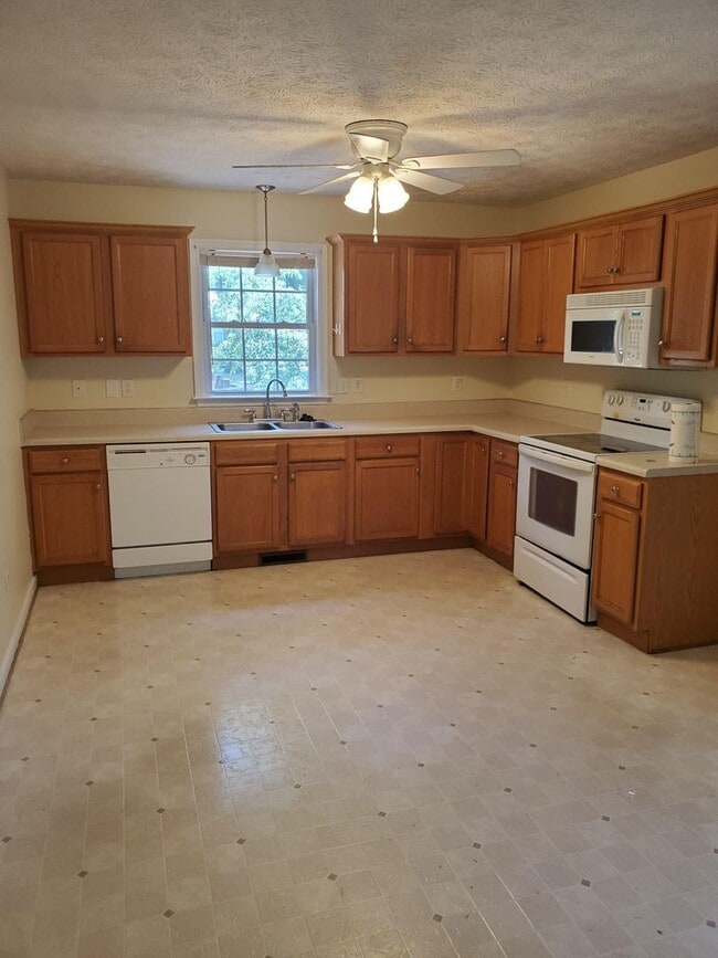 Photo - Chesterfield-4 bed 3 1/2 bath Home with 2 Primary Bedrooms